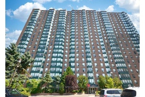 Prime Cooksville Location !