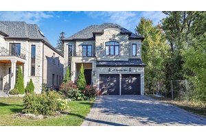 Luxury Custom Build 7Yrs Detached Modern Home Located In The Heart Of Richmond Hill.