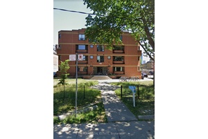 MOVE IN READY 2 BEDROOM HOME IN THE HEART OF DOWNTOWN TORONTO !
