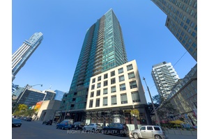 Highly Demanded Prestigious Location W Walk Score 99, City And Cn Tower View, Bright West Facing, Spacious amp ; Functional Layout W Almost 700 Sf, Two Split Bedrooms, Laminate Flooring ...