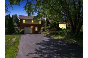 Welcome to 808 Falcon Blvd, Burlington Lasalle, one of Burlington's most sought after neighbourhoods.