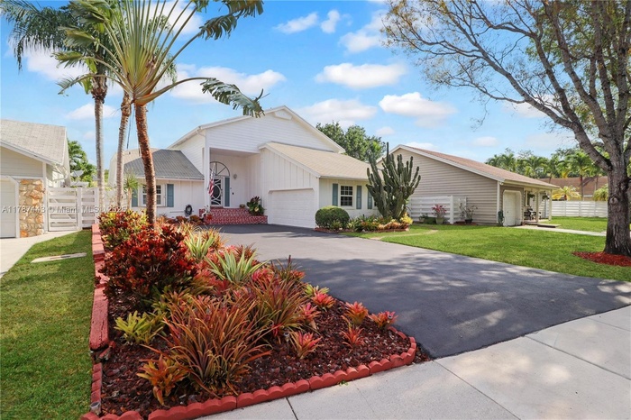 Deep drive allows for your own guest parking.