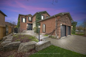 Central Mississauga's Most Sought After Credit Point Village !