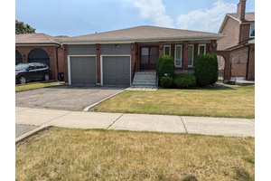 Bright amp ; Spacious Back Split 4 bedrooms Home At Convenient Location In The High Demand Area, Upper Level 3 Spacious Bedrooms and 1 bedroom ground floor !