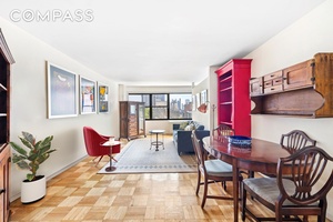 Sunny Alcove Studio Gem with Queensborough Bridge Views Discover this incredibly well located, sunny, and huge measuring 610 square feet per floor plan alcove studio featuring picturesque Queensborough Bridge views.