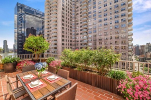 TERRACE LOVERS MASSIVE landscaped 1, 250 SQ FT OUTDOOR SPACE Welcome to Residence 19F at The Hamilton, a beautifully renovated 2 bedroom, 2.