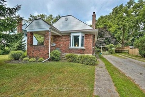 Excellent opportunity to live in this beautiful 3 plus 2 units Brick Bungalow ; located in sought after Stamford Centre.