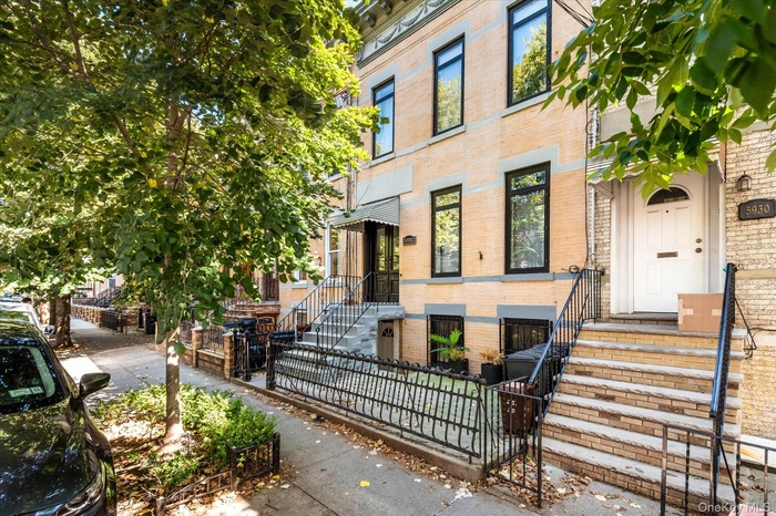View of front of house featuring brick siding and a fenced front yard