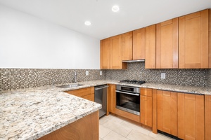 Welcome to this expansive alcove studio at The Kensington House and you immediately notice the sense of scale.