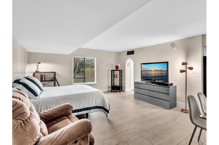 Spacious and Bright 460 sqft Studio