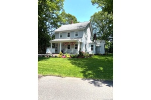 Welcome home to this magnificent 3 bedroom, 2 bathroom residence, where classic elegance meets everyday functionality.