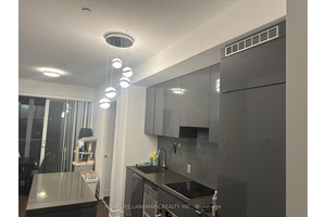 Luxurious Condo With Excellent Location, 2 Split Bedroom W 2 Bath Around 636 Sqf, 9Ft Ceiling, West Facing.