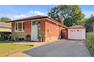 Great Eglinton East location, Ideally located just steps from schools, shopping, hospital, transit, New Subway line being construction.
