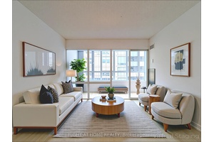 Situated in the energetic core of downtown Toronto, this freshly renovated 1 bedroom plus solarium condo at College Park is move in ready.