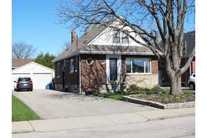 Welcome to this spacious 4 bedroom, 2 bathroom home located in one of Hamiltons most desirable mountain neighbourhoods.