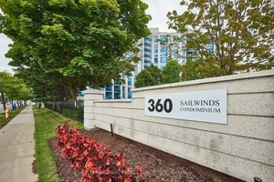 Spacious amp ; Bright Condo with 940 Sq Ft Of Living Space, Located Close To All Amenities !
