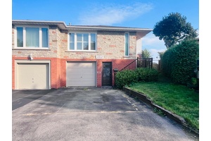 Fantastic semi detached home located on a child safe court in the sought after area of Clarkson.