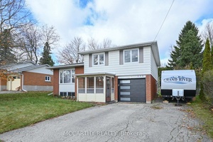 Fall in Love with This Spacious amp ; Stylish Home in the Heart of Shelburne !