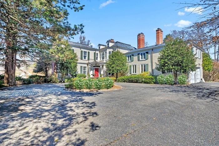 200 MIDDLE NECK RD SANDS POINT, NY