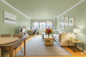 Just Listed Large 1 Bedroom in Prime Union Square Doorman Building !
