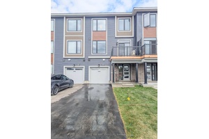 See Virtual Tour link below.