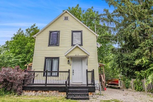 Welcome to Kemptville's tranquil sanctuary, where lush greenspaces and winding trails await exploration.