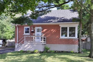 Welcome to 15 East 41st Street, ideally situated in a quiet, family friendly Hamilton neighbourhood and be prepared to be impressed by the beautifully maintained hardwood floors.