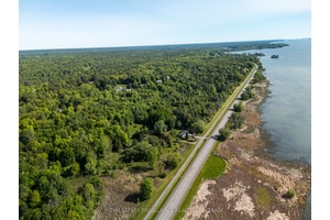 Build your dream home on this spacious, 2 acre vacant lot in the heart the Thousand Islands.