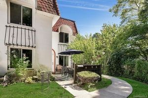 3 BEDROOM 1, 5 BATH CONDO IN BLUE RIDGE IN MEDFORD.