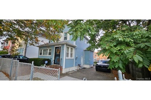 Its Corner property all Updated R3 2 Zoned, Excellent move in condition Close to 495 and Utioia Pky, Near Park, shops, Bus Main Street and City 1st Living Room with ...