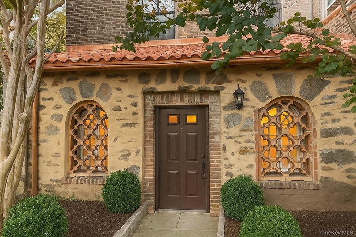 Private entrance on North Chatsworth Ave (Boxwoods virtually added)