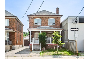 Fantastic 3 Unit Investment Opportunity in Prime Location !