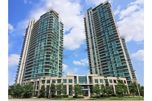 Amazing 1 Bedroom Den Condo In The Most Convenient Location.