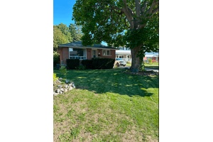 This charming 4 bedroom bungalow is located in one of East Hill's prime areas on a quiet neighborhood cul de sac just minutes to schools, churches, YMCA and shopping ; ...
