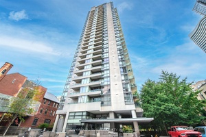 Welcome to this fabulous corner suite perfectly perched south facing in Radio City's south tower.