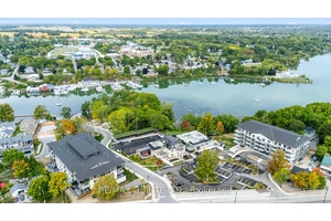 Experience the ease and sophistication of condominium living in this premier harbourfront community.