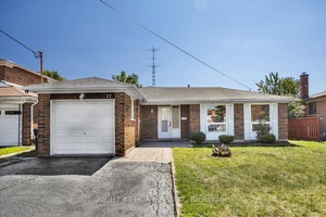 Welcome to this beautifully updated 3 1 bedroom, 3 level backsplit in the vibrant University Heights community !