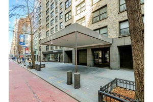 The fabulous Harridge House, built in 1963 with 124 apartments in the best NYC location, is mix of empty nesters and families with children, This spacious one bedroom co op ...