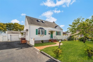 Immaculate, Expanded Cape situated on quiet mid block, prime N.