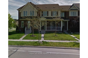 Beautiful Townhome Bright Spacious Open Concept Layout.