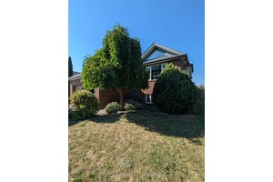 PRICED TO SELL ! ! This beautifully maintained 3 1 bedroom, 2.