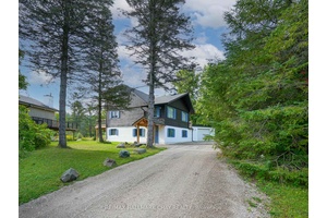 Welcome to your cozy Mulmur getaway, perfectly situated in the heart of a true ski in ski out community !