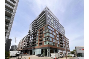 Welcome To Riverside Square !