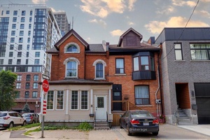 Fantastic opportunity in the heart of downtown Hamilton !
