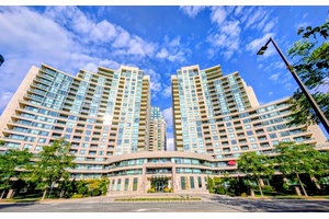Spacious And Bright 974sqft 2 1 Corner Suite Located In The Heart Of Yonge and Finch !