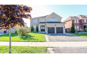 Welcome to this very spacious 2 story home in sought after South East Barrie.