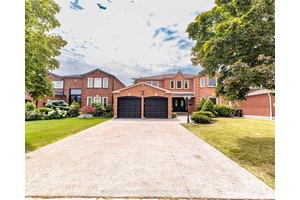Welcome to 49 Bluenose Crescent a stunning, classy, and gracefully finished detached home in the heart of the highly sought after Highland Creek community.