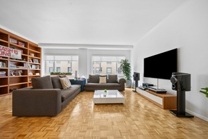 Welcome to Apartment 8D at 475 Park Avenue, a distinguished full service cooperative in the heart of Manhattan's most iconic avenue.