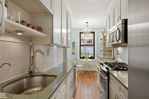 2BR VALUE 929k ! with sunshine vus !