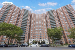 This apartment is a junior 4 one bedroom with a dining room that can be used as an office or bedroom and offers a blank slate waiting for your finishing ...